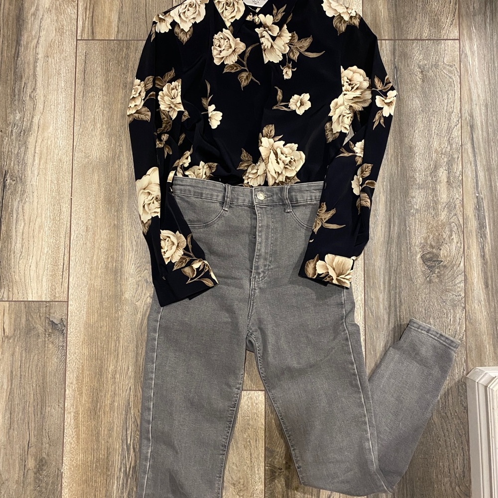 Flowered blouse with shoulder pads size Small